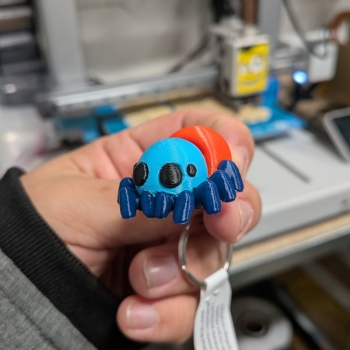 Pająk al'a Chromatopelma cyaneopubescens - brelok do kluczy